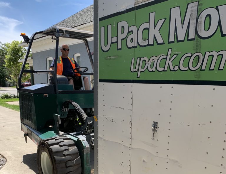 U-Pack dropping off cube.