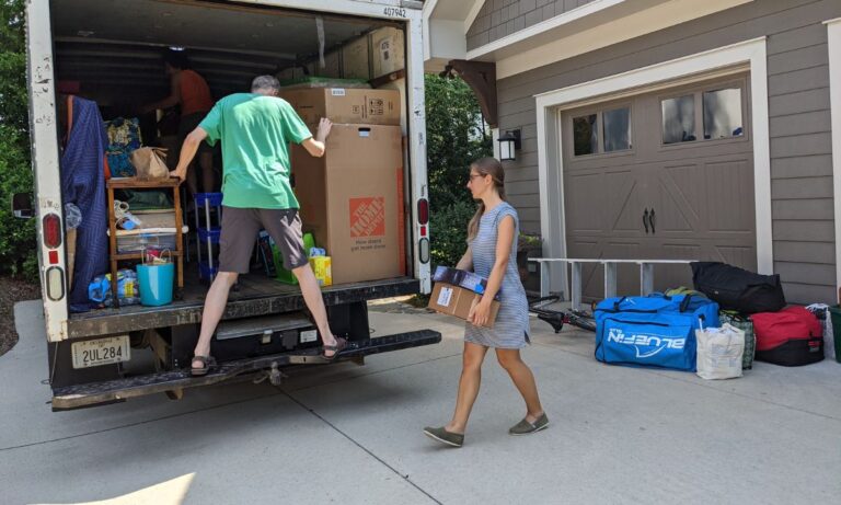 Karolina-and-Ryan-load-truck