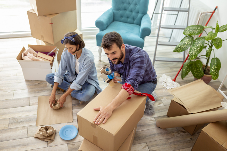 Couple packing boxes